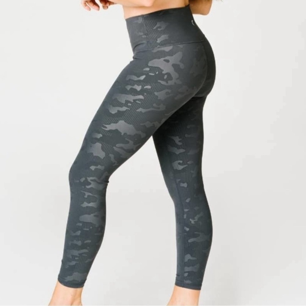 Zyia Active Gray Battleship Camo Luxe
Hi Rise Size 6-8 Medium